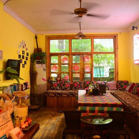 En Attendant Godot Youth Hostel Yangshuo Dış mekan fotoğraf