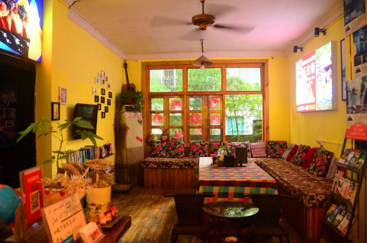 En Attendant Godot Youth Hostel Yangshuo Dış mekan fotoğraf