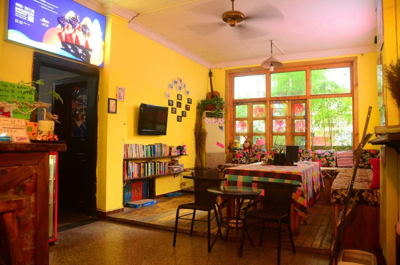 En Attendant Godot Youth Hostel Yangshuo Dış mekan fotoğraf