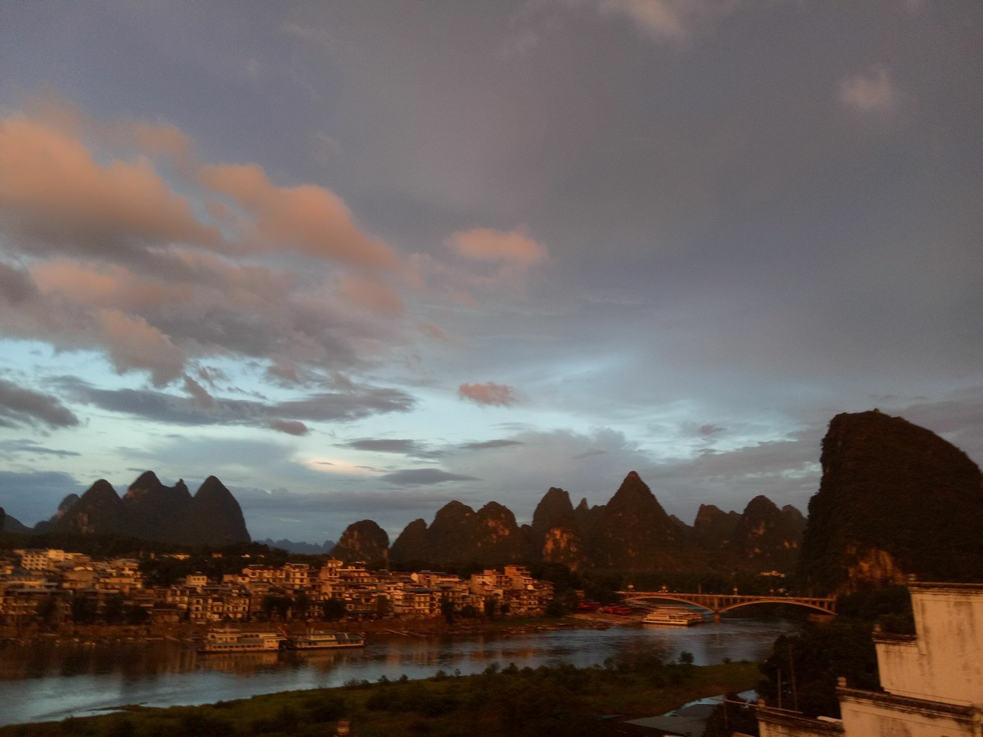 En Attendant Godot Youth Hostel Yangshuo Dış mekan fotoğraf
